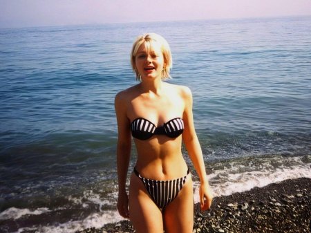 Савелова светлана актриса в купальнике