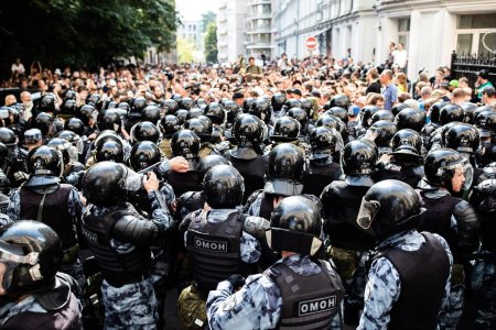 Омон на митинге