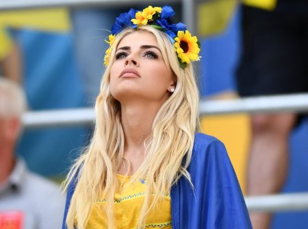 Влада щеглова болельщица