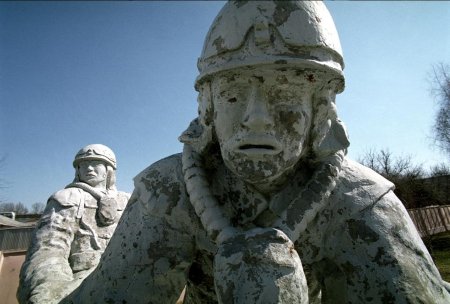 Памятник пожарным на чернобыльской ссср 1986г